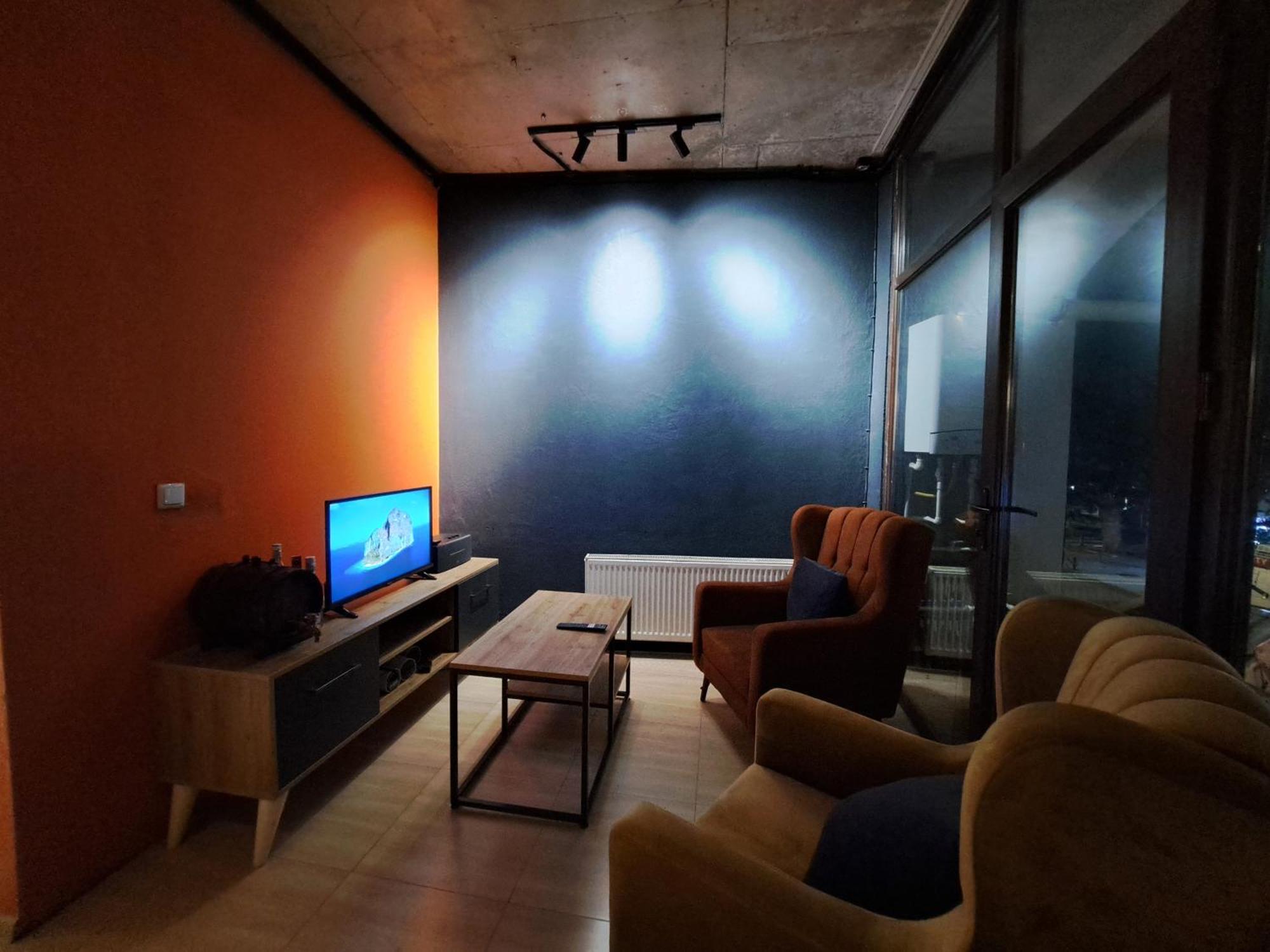 Karvi Hostel & Suites Batoemi Buitenkant foto