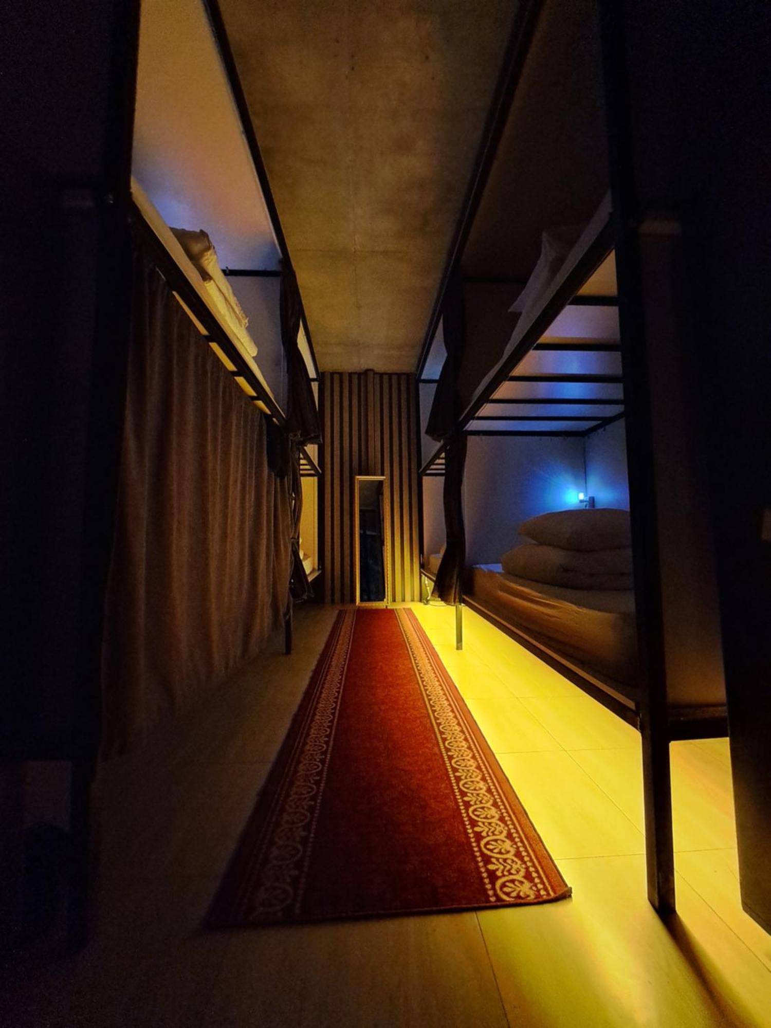Karvi Hostel & Suites Batoemi Buitenkant foto