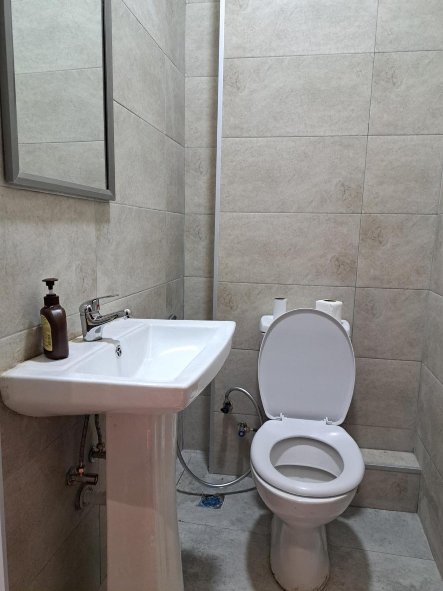 Karvi Hostel & Suites Batoemi Buitenkant foto