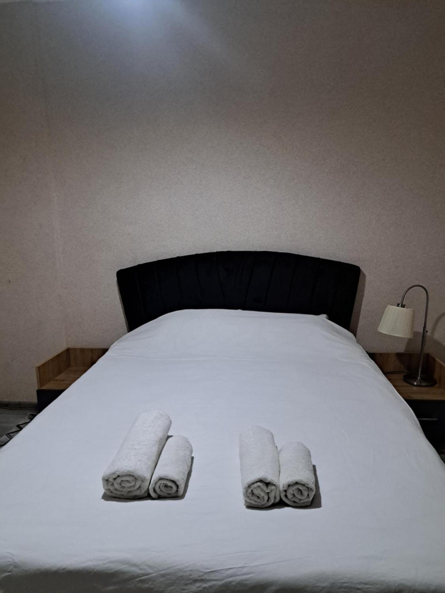 Karvi Hostel & Suites Batoemi Buitenkant foto