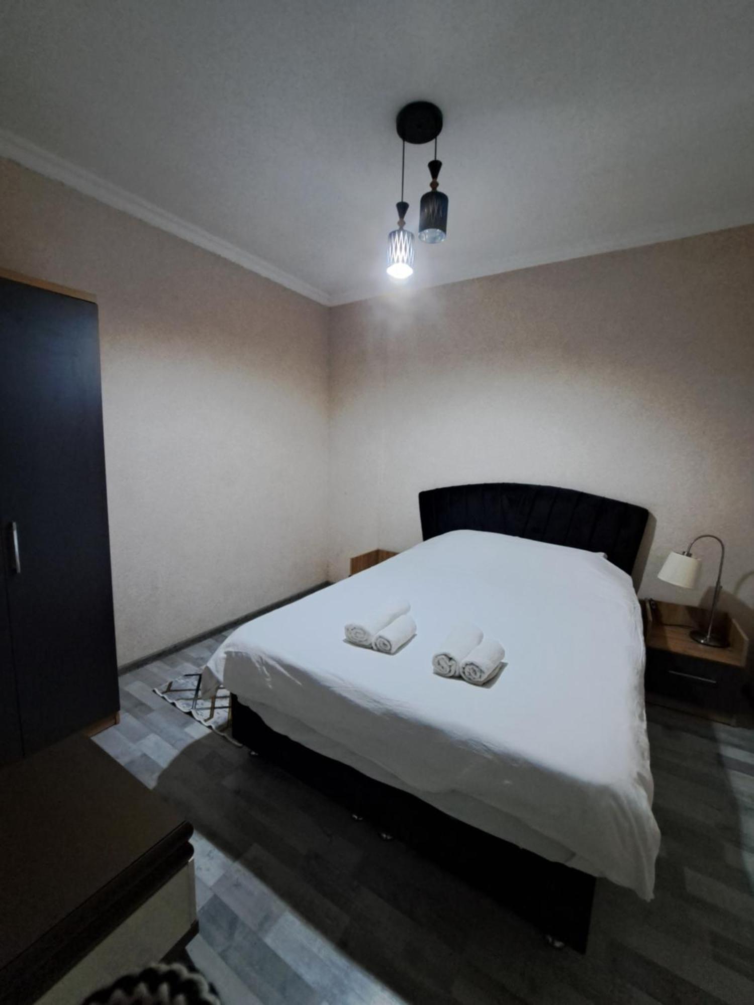 Karvi Hostel & Suites Batoemi Buitenkant foto