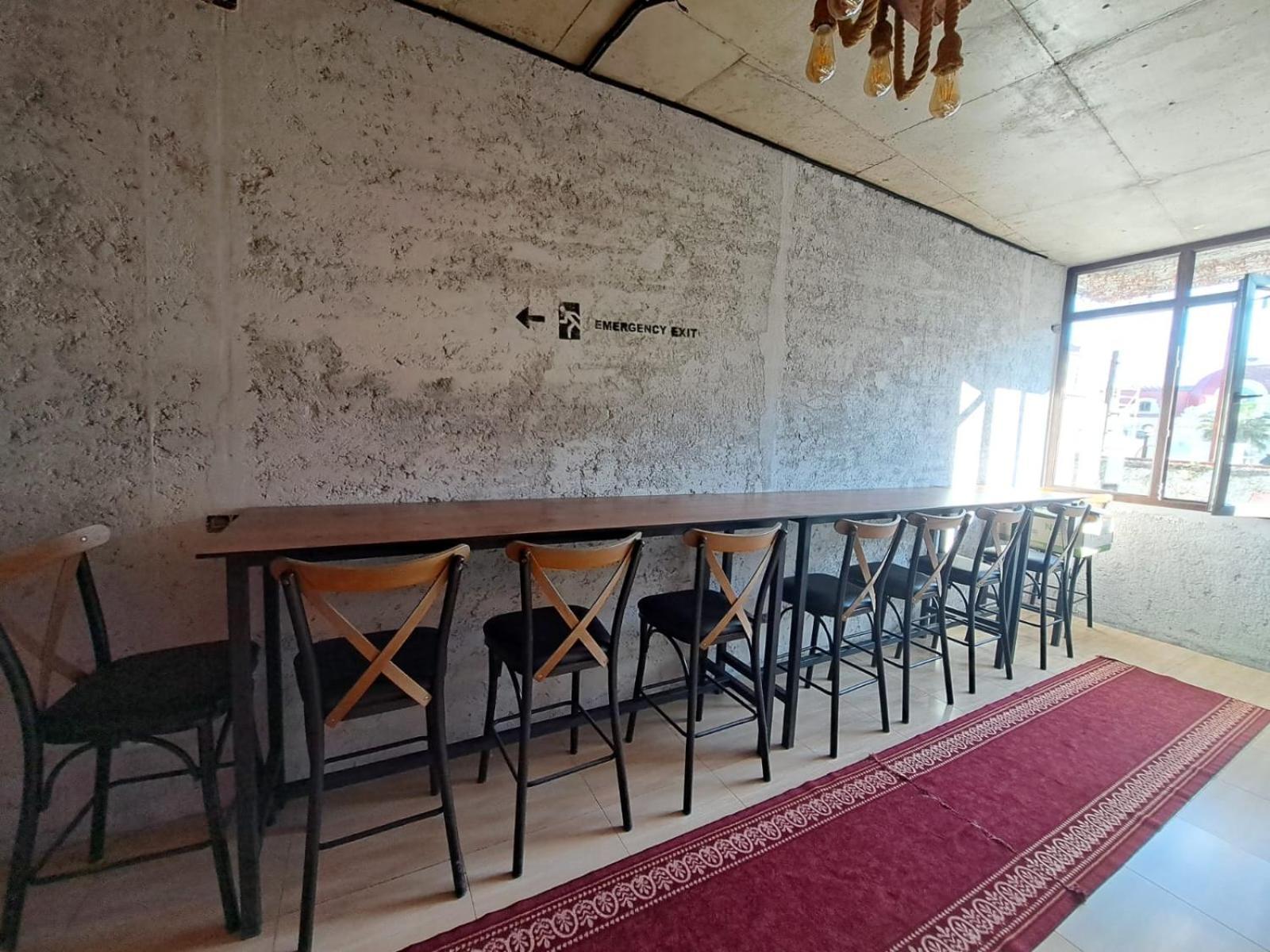 Karvi Hostel & Suites Batoemi Buitenkant foto