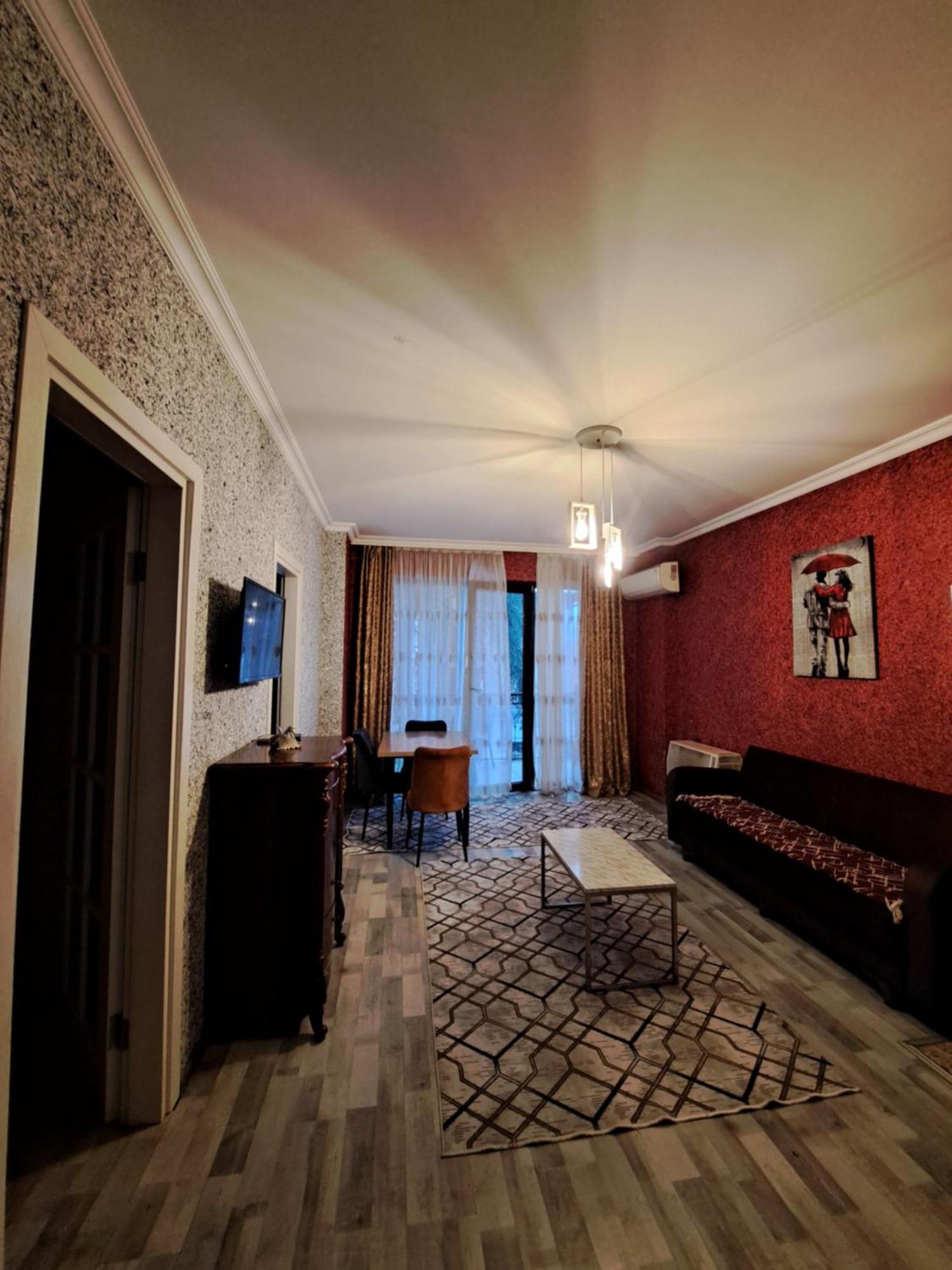 Karvi Hostel & Suites Batoemi Buitenkant foto