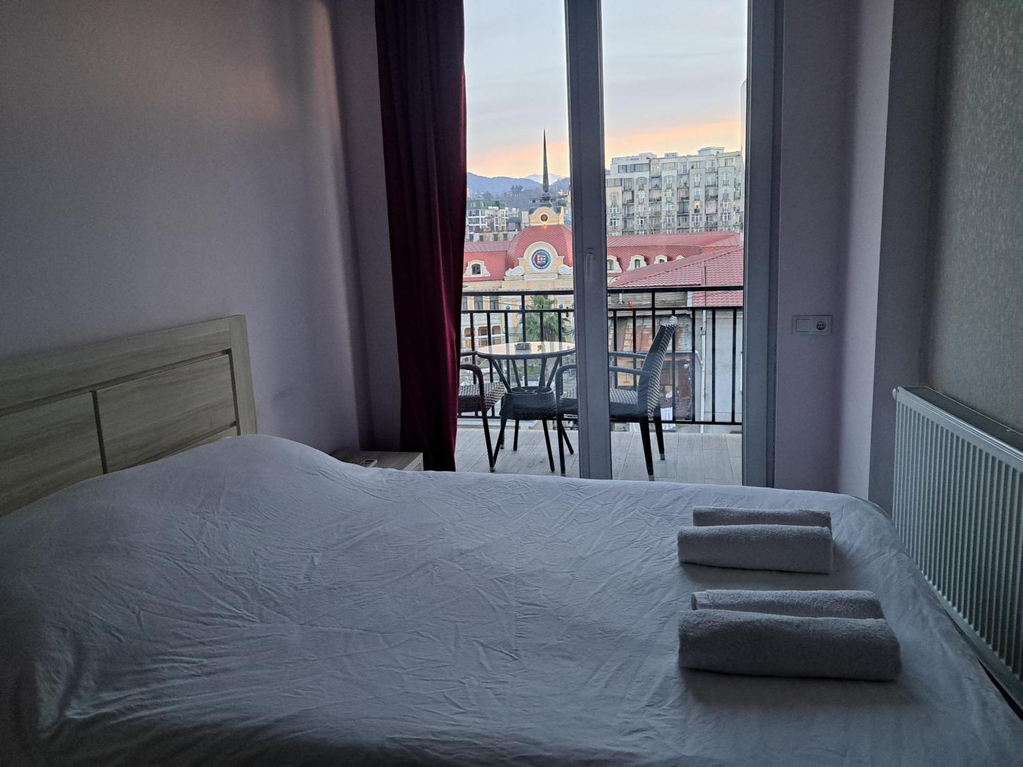 Karvi Hostel & Suites Batoemi Buitenkant foto